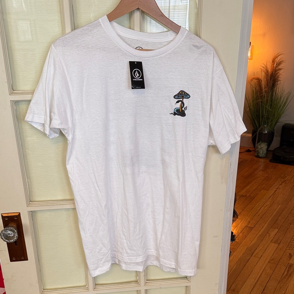 NWT volcom 100% cotton graphic tee